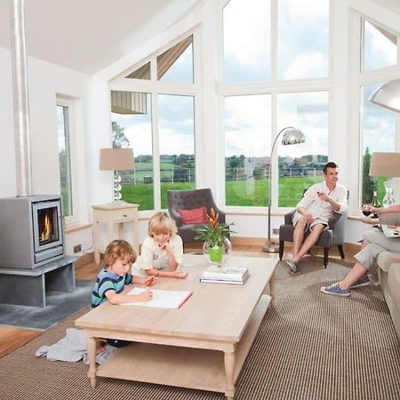 Swandown Lodges Chard Exteriör bild