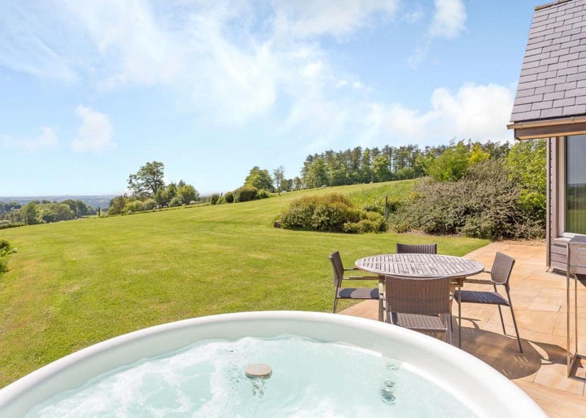 Swandown Lodges Chard Exteriör bild