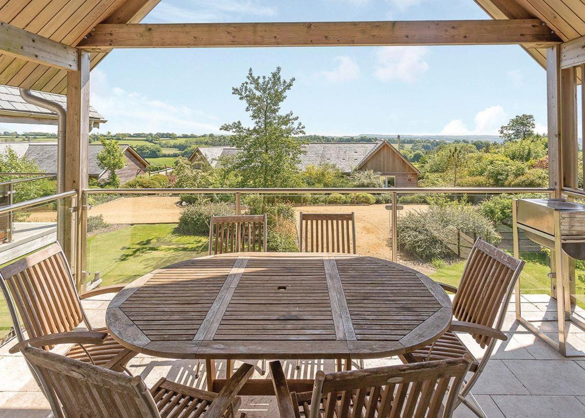Swandown Lodges Chard Exteriör bild