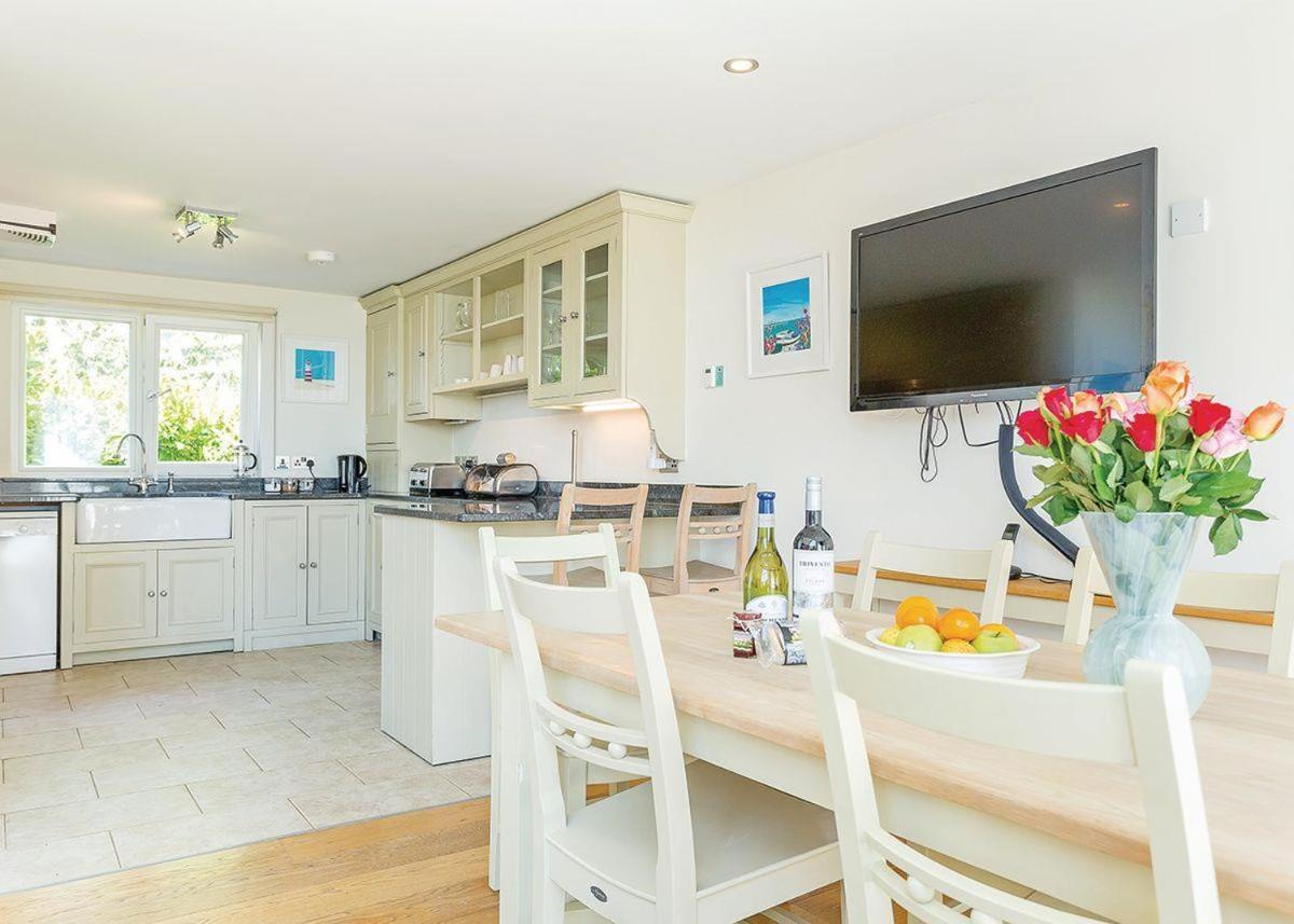 Swandown Lodges Chard Exteriör bild