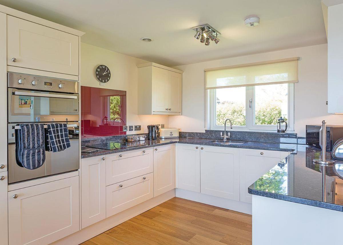 Swandown Lodges Chard Exteriör bild