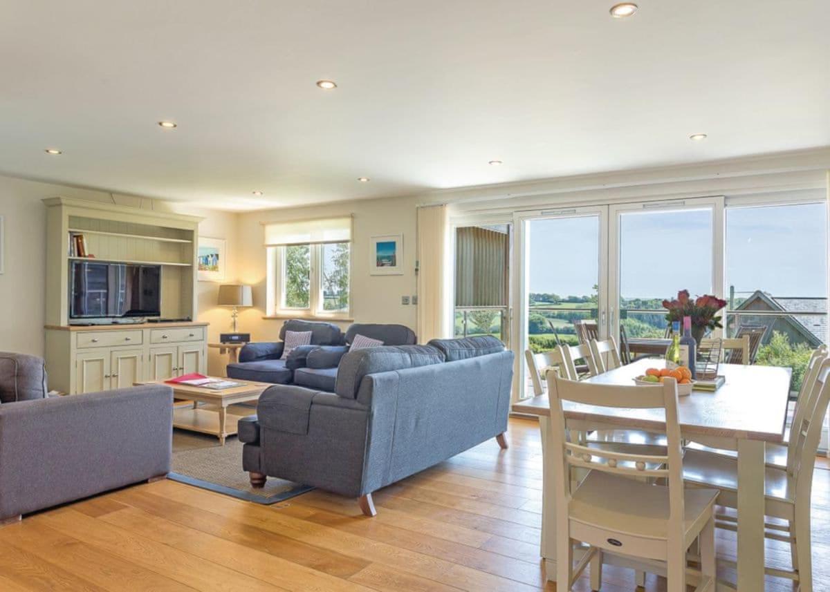 Swandown Lodges Chard Exteriör bild