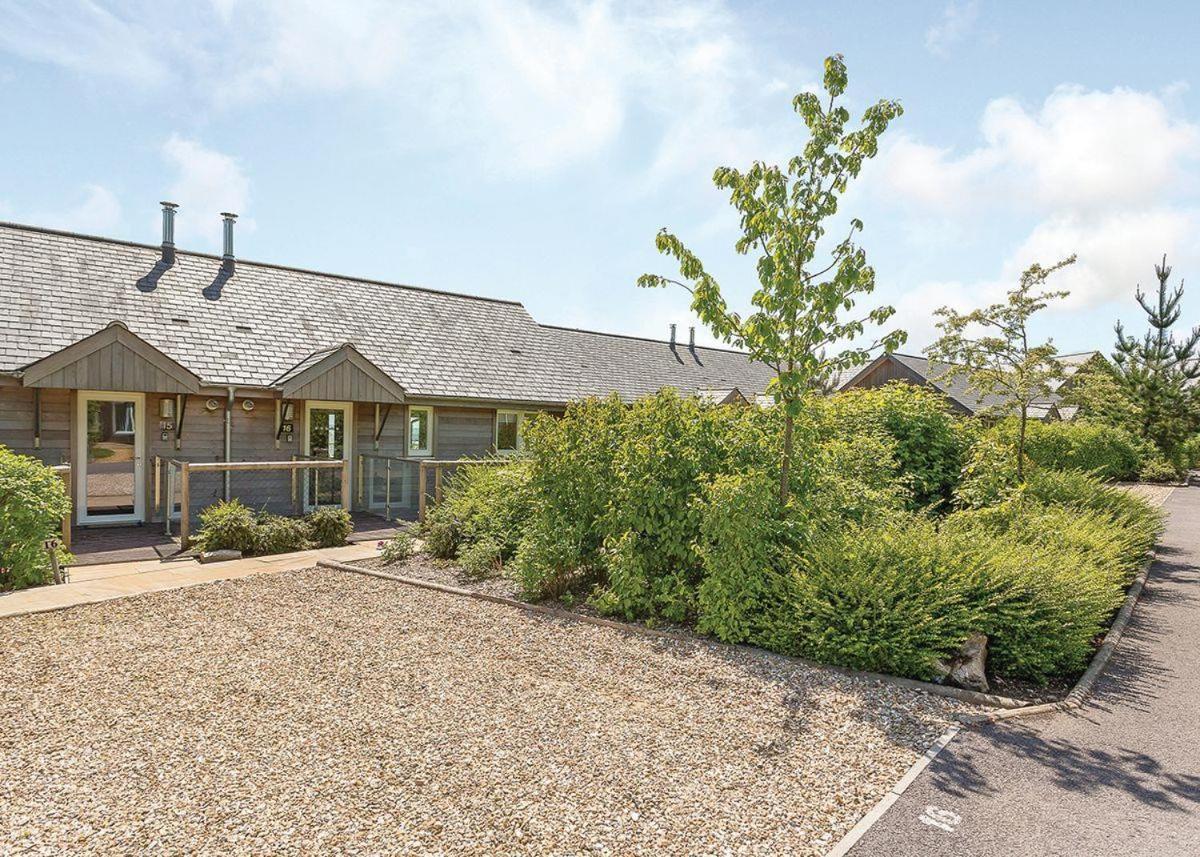 Swandown Lodges Chard Exteriör bild