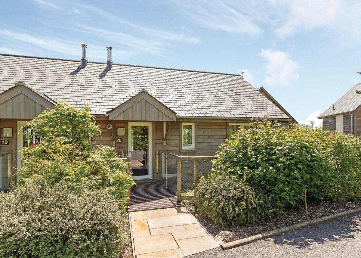 Swandown Lodges Chard Exteriör bild