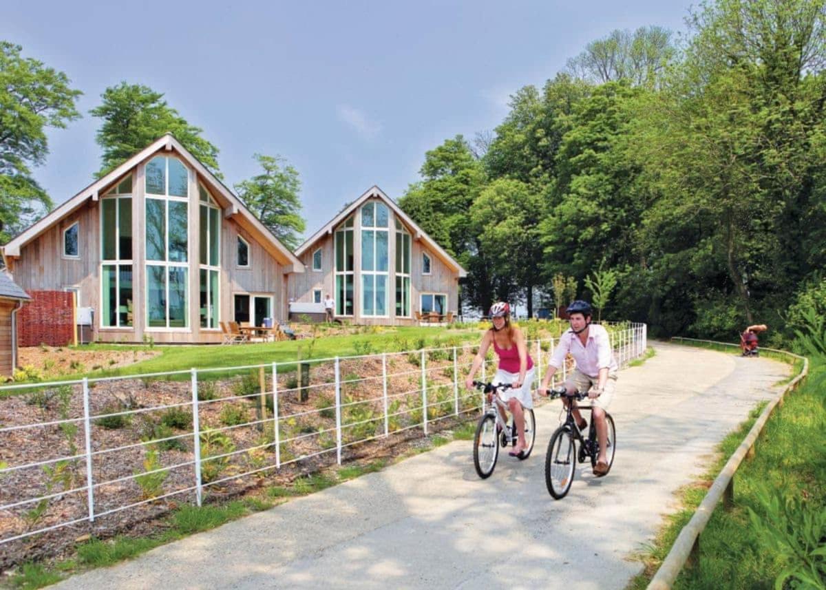 Swandown Lodges Chard Exteriör bild