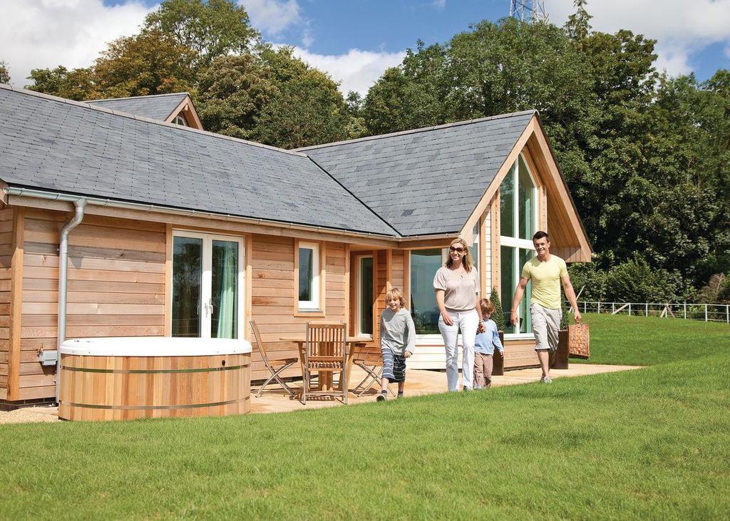 Swandown Lodges Chard Exteriör bild