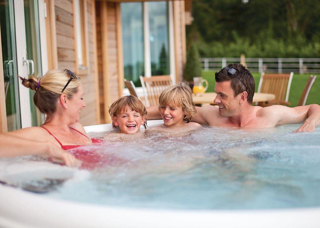 Swandown Lodges Chard Exteriör bild